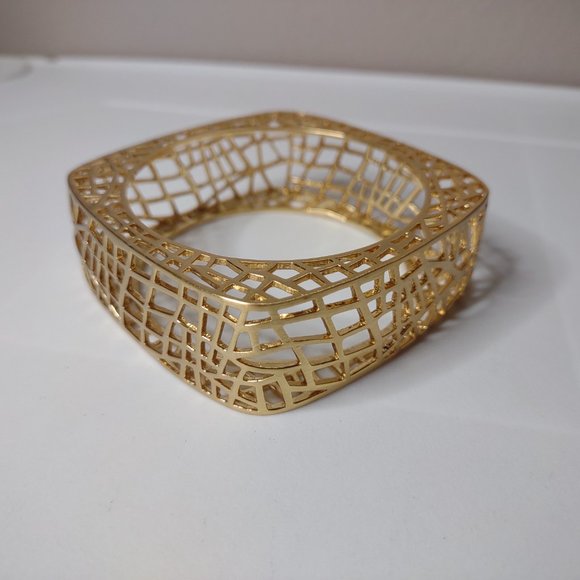 7.5 Inch Gold Tone Bird Cage Bangle - Picture 3 of 10